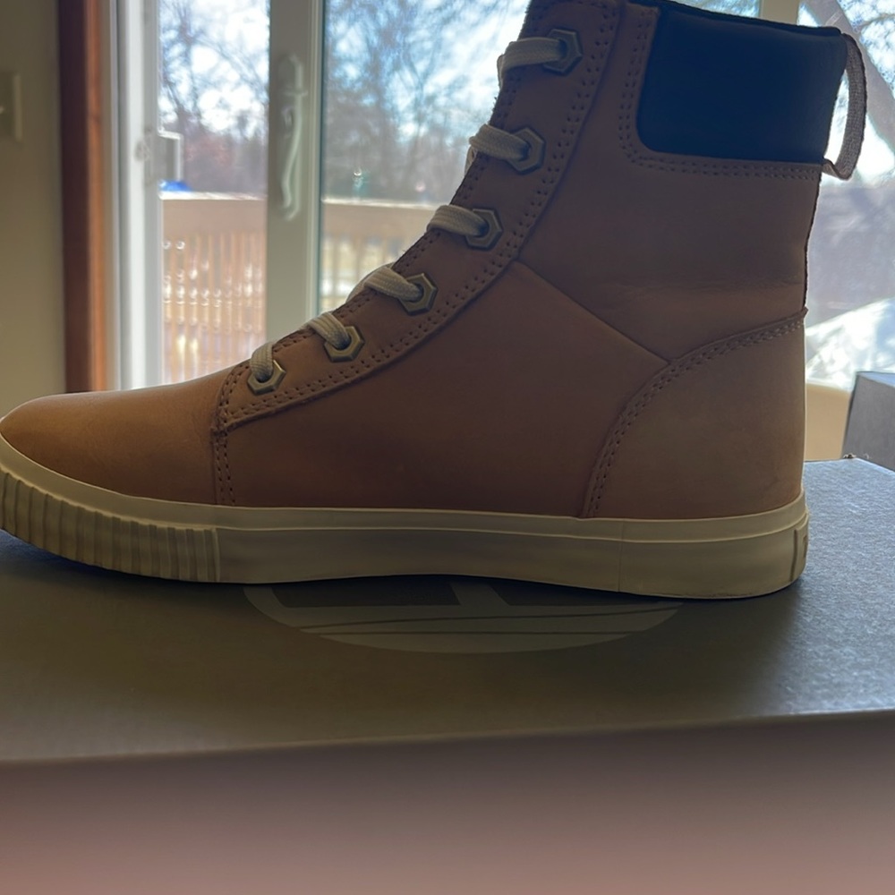 Timberland Skyla Bay Boot In Wheat Size 5.5 - image 4